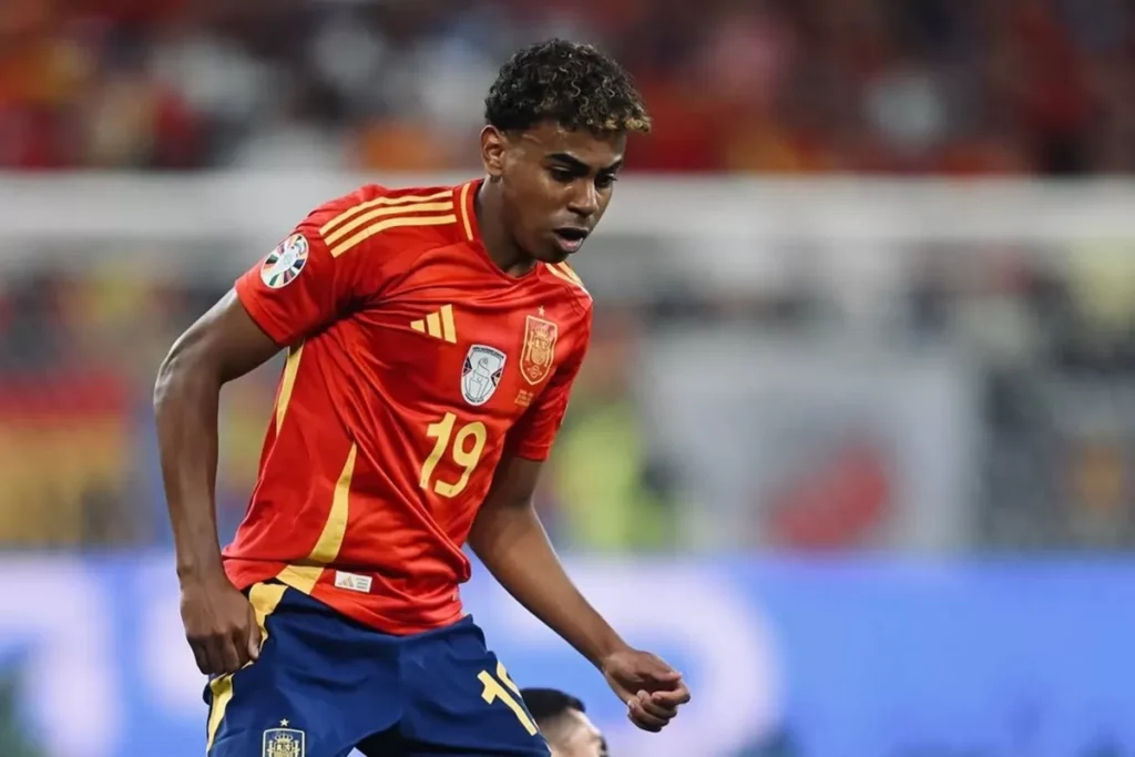 Spanish National Team Coach Luis De La Fuente Praises Maturity of 17-Year-Old Lamine Yamal