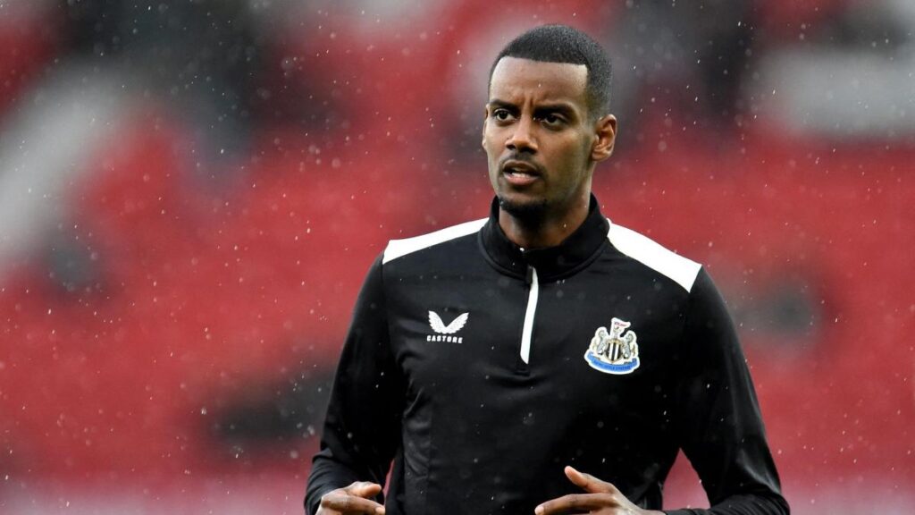 Isak Isolated at Newcastle as Liverpool Transfer Saga Intensifies