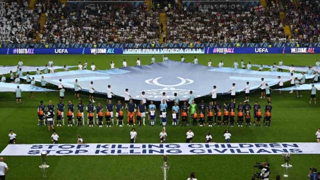 Children’s Banners for Peace Steal the Show at PSG-Spurs Match