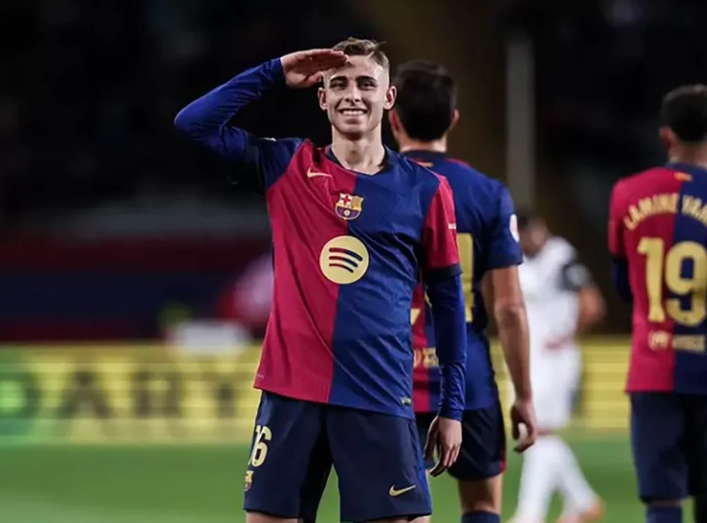 Manchester United are tempting Fermin Lopez to leave Barcelona, having lost Hansi Flick’s trust.