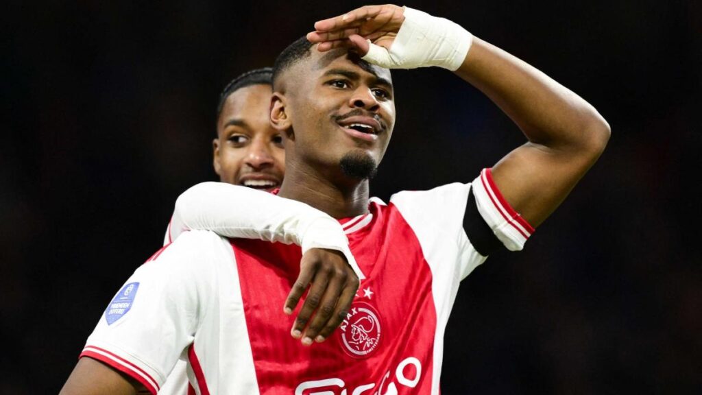 Chelsea sign Jorrel Hato for €40 million