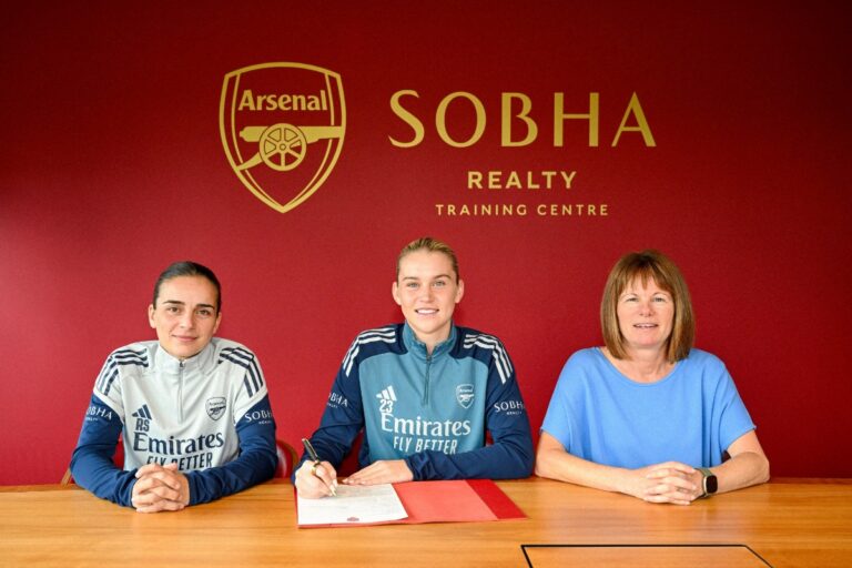 Alessia Russo Signs New Contract with Arsenal