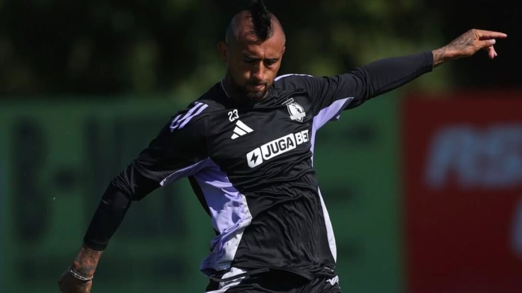 Arturo Vidal Shares Relaxing Moments with His Beloved Dogs