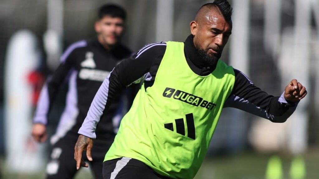 Arturo Vidal Shares Training Moment with Colo-Colo