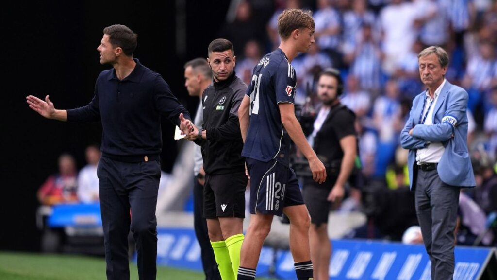 Controversial Red Card for Huijsen in Match Against Real Sociedad