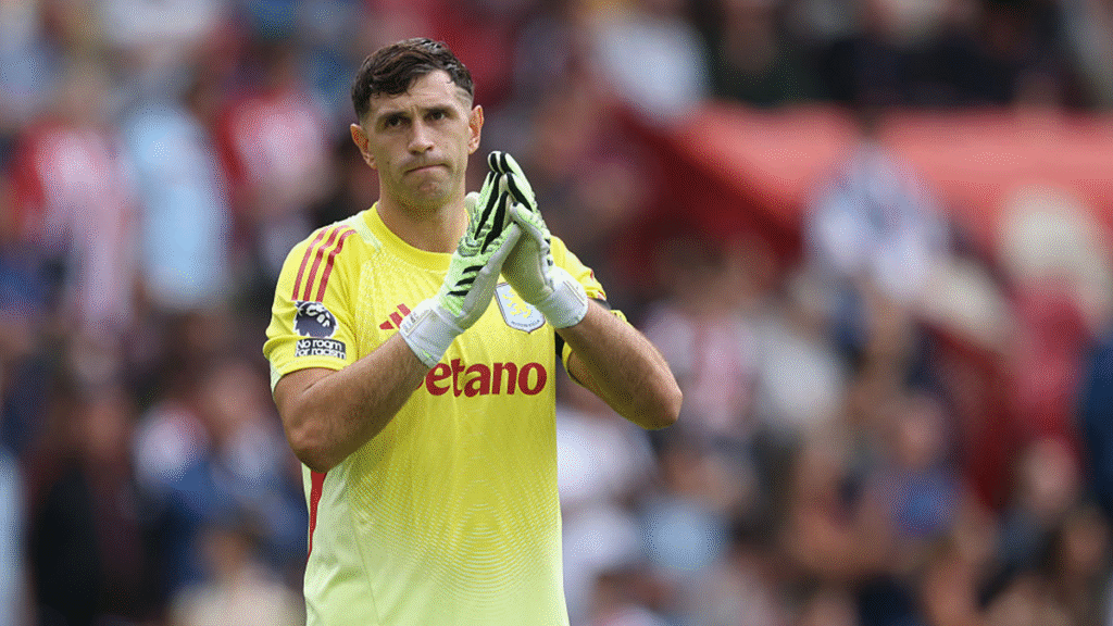 Emery Praises Martínez as the World’s Top Goalkeeper
