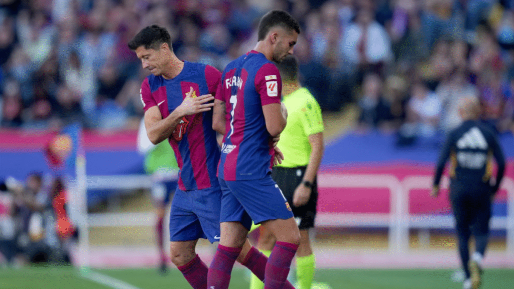 Flick Faces a Dilemma: Barcelona Coach Considers Lewandowski’s Role This Season