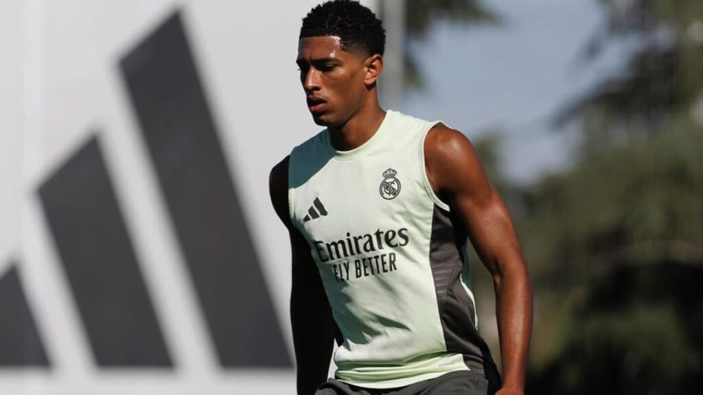 Jude Bellingham Shares Smiling Photos from Real Madrid Training Session