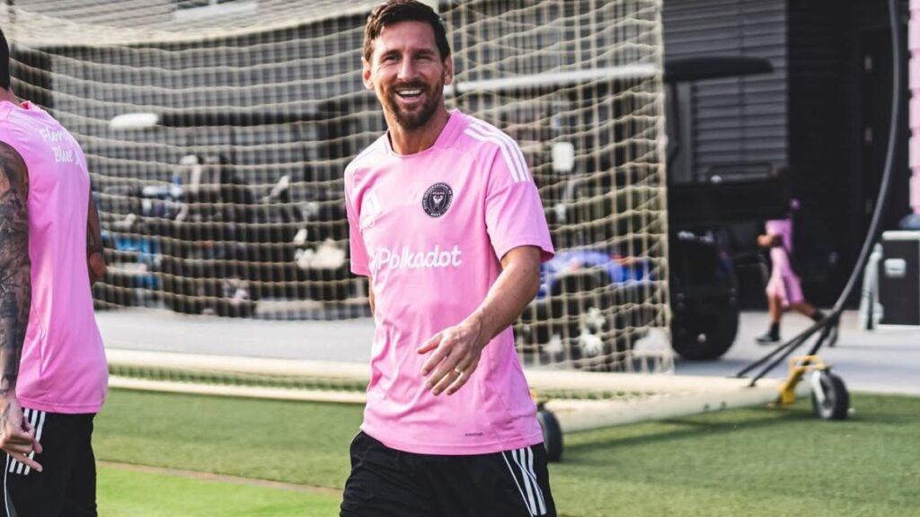 Leo Messi Enjoys Dinner at His Miami Restaurant: Check Out the Photos!