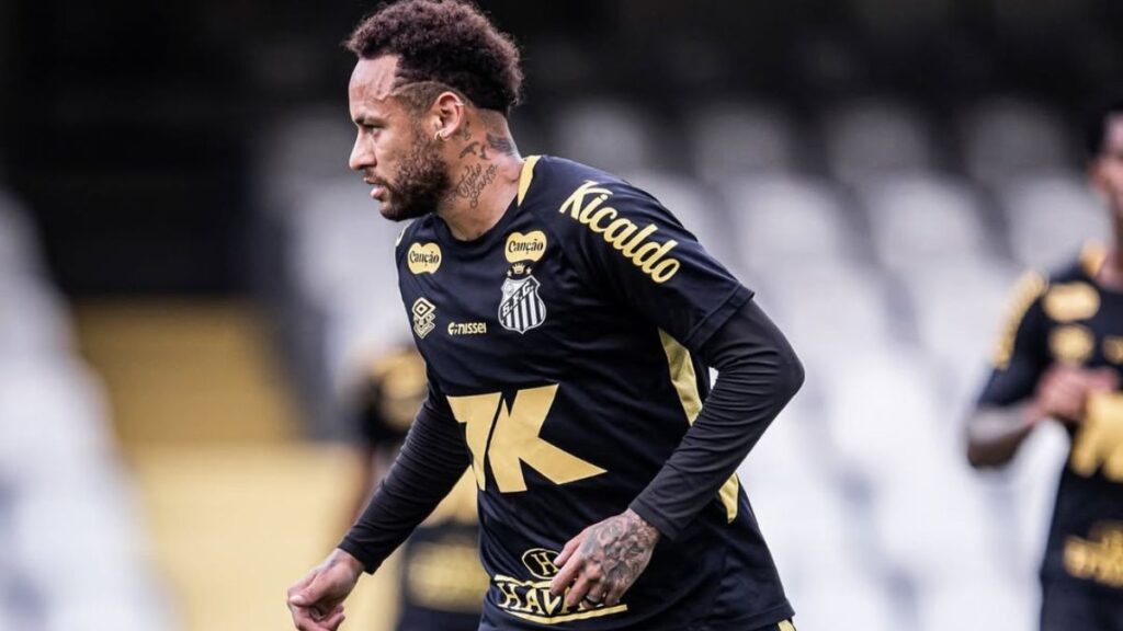 Neymar Shares Thoughts on Yellow Card During Fluminense Match