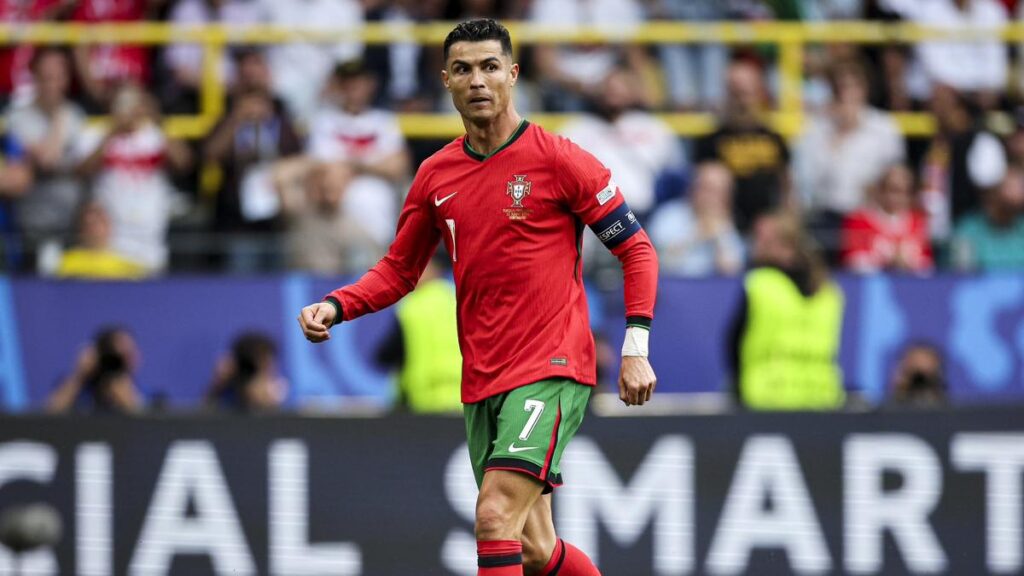 Ronaldo Gently Pushes Fan Attempting to Take a Photo