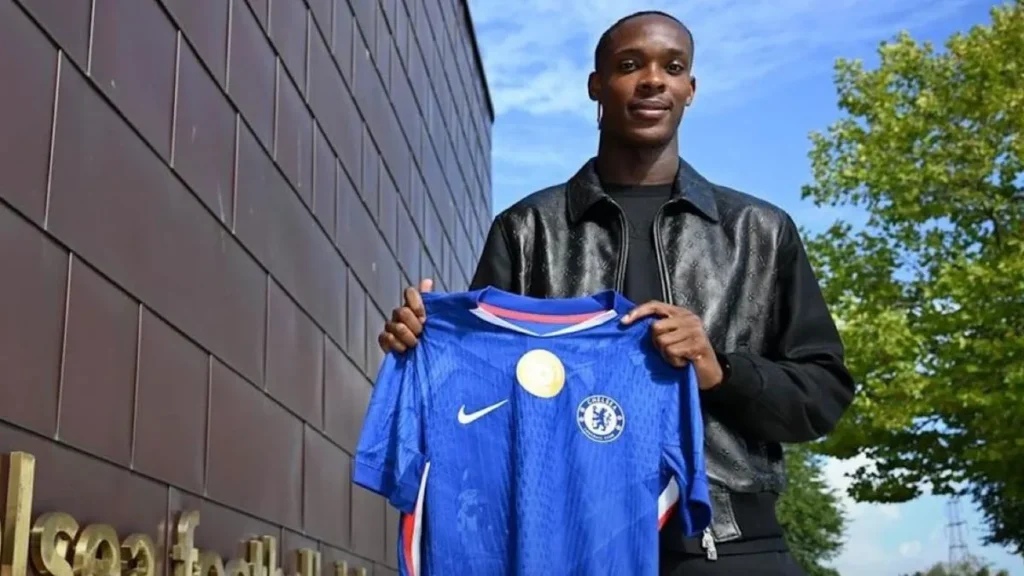 Strasbourg Fans Express Discontent Over Captain’s Chelsea Transfer