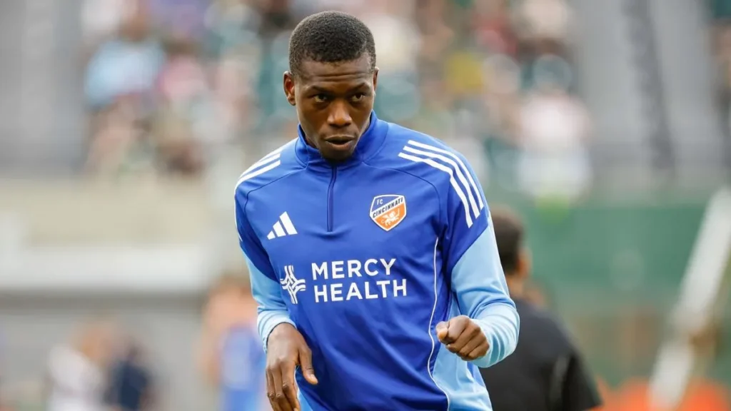 Teenage Hadebe, Former Chiefs Defender, Prepares for Move to Europe