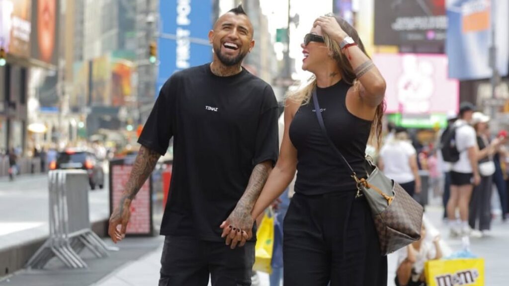 Vidal Shares Joint Gym Session with Girlfriend