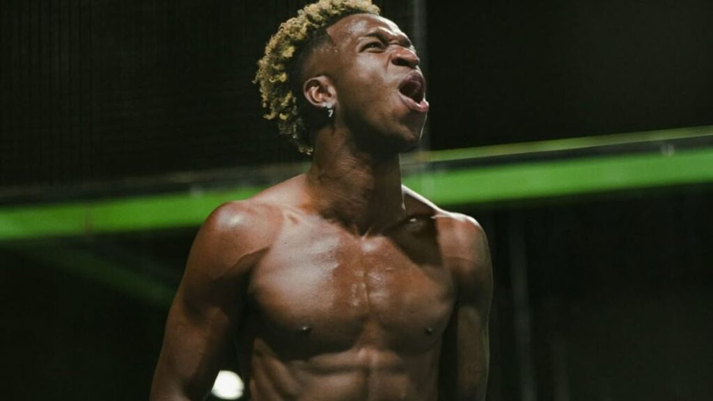 Vinicius Catches Up with World No. 1 Padel Player Arturo Coello