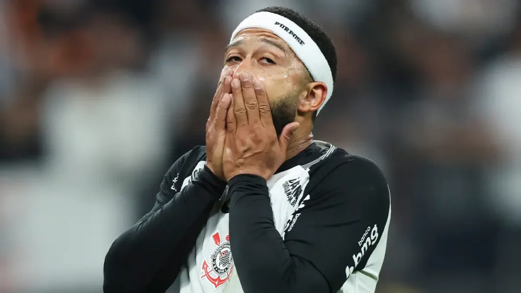 The Netherlands National Team Struggles as Memphis Depay’s Passport is Stolen