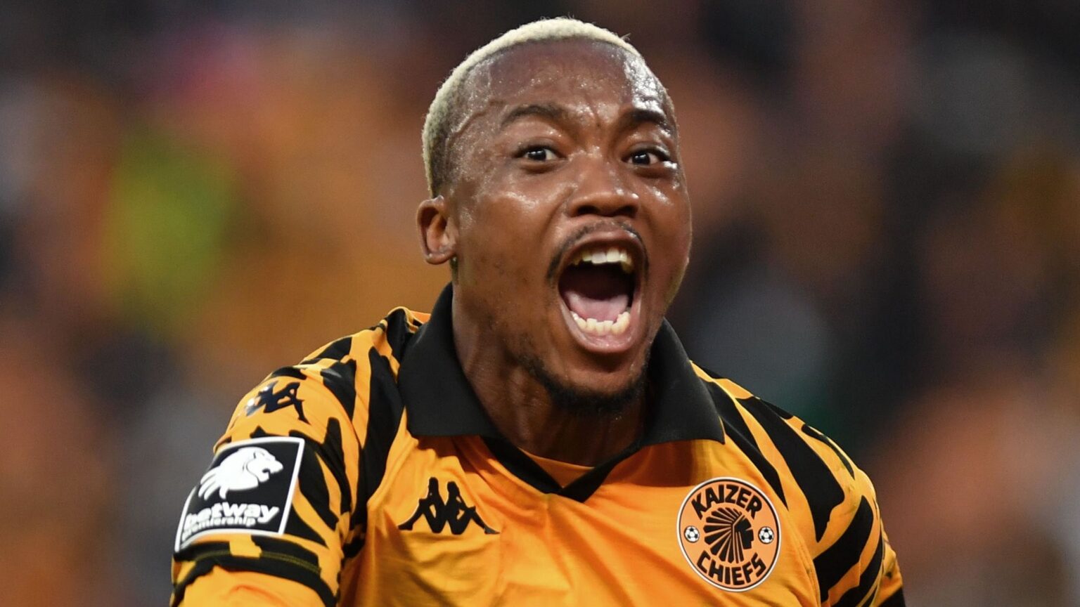 Vukubi Offers Guidance to Chiefs Coaches
