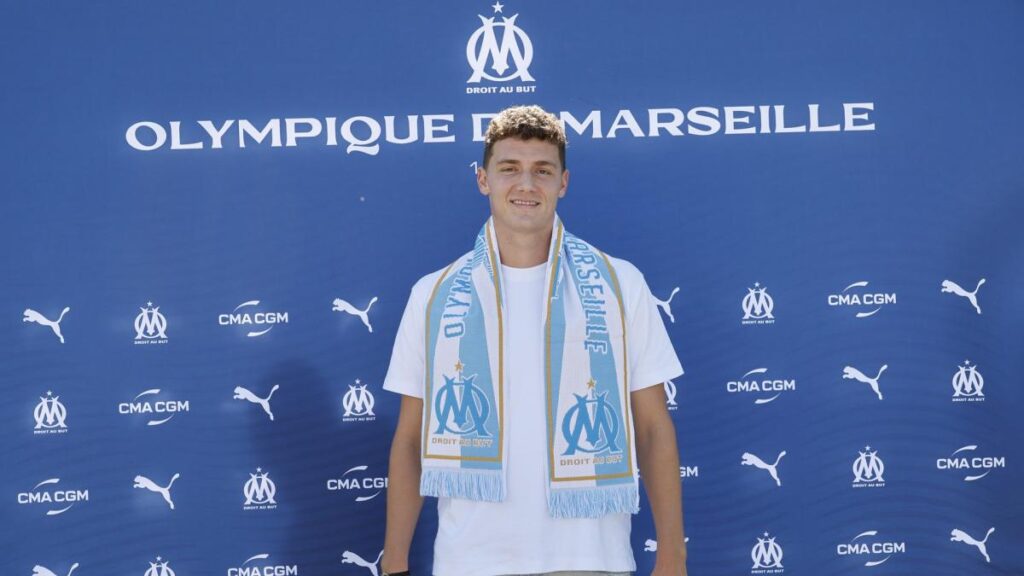 Benjamin Pavard Apologizes to Fans for Recent Actions Benjamin Pavard Apologizes to Fans for Recent Actions