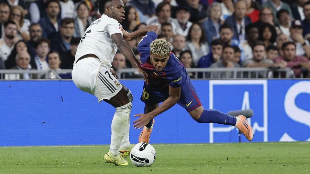 Real Madrid Players Playfully Tease Lamine Yamal in the Locker Room Real Madrid Players Playfully Tease Lamine Yamal in the Locker Room
