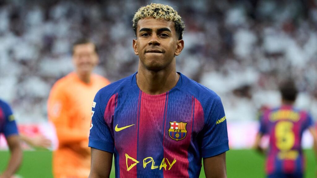 Lamine Yamal Expresses Frustration with Midfield Performance During the Match