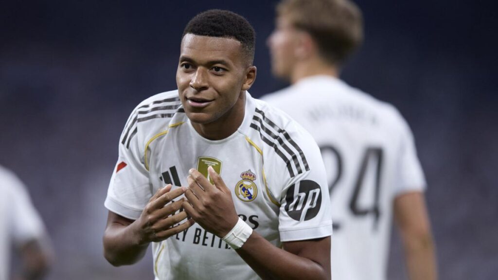 Kylian Mbappé Sets the Record Straight on Cristiano Ronaldo Kylian Mbappé Sets the Record Straight on Cristiano Ronaldo