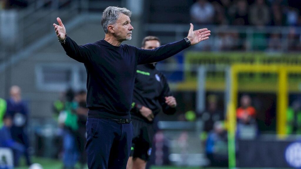 Fiorentina Falters Against Lecce; Torino Settles for a Draw Fiorentina Falters Against Lecce; Torino Settles for a Draw