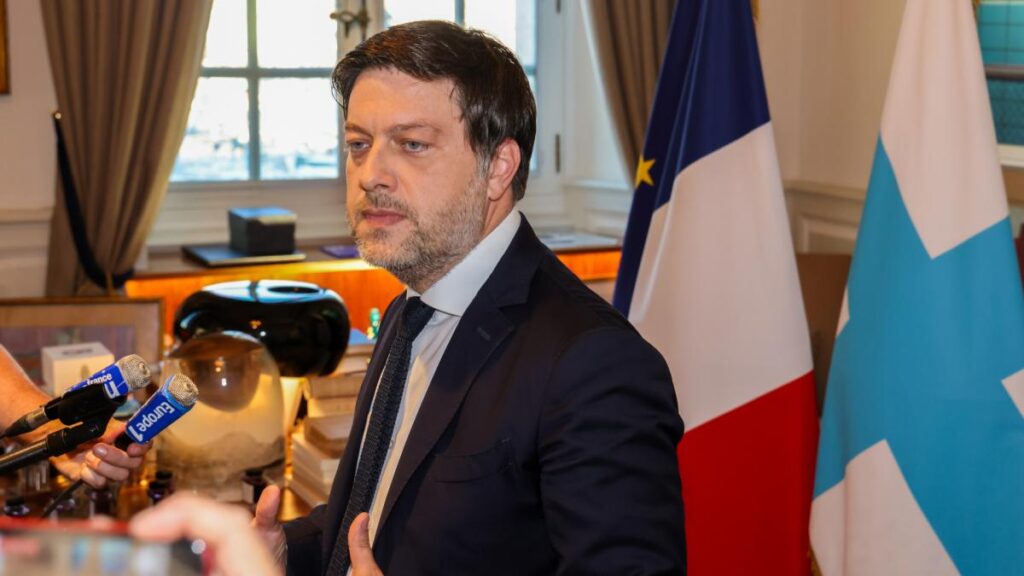 Marseille’s Mayor Loses Composure After Defeat to Atalanta Marseille’s Mayor Loses Composure After Defeat to Atalanta