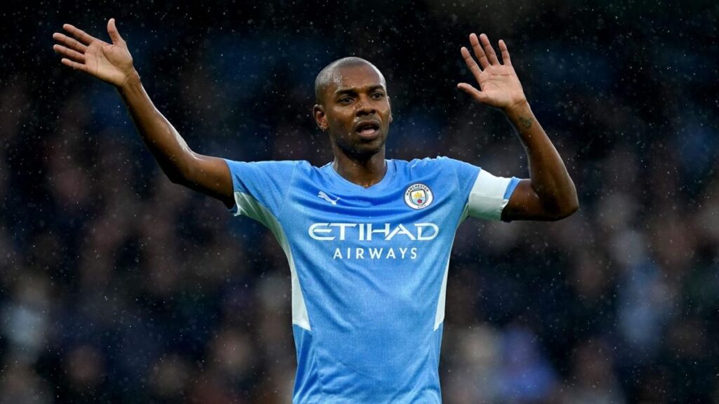 Fernandinho Announces His Retirement: A Stellar Career Comes to a Close