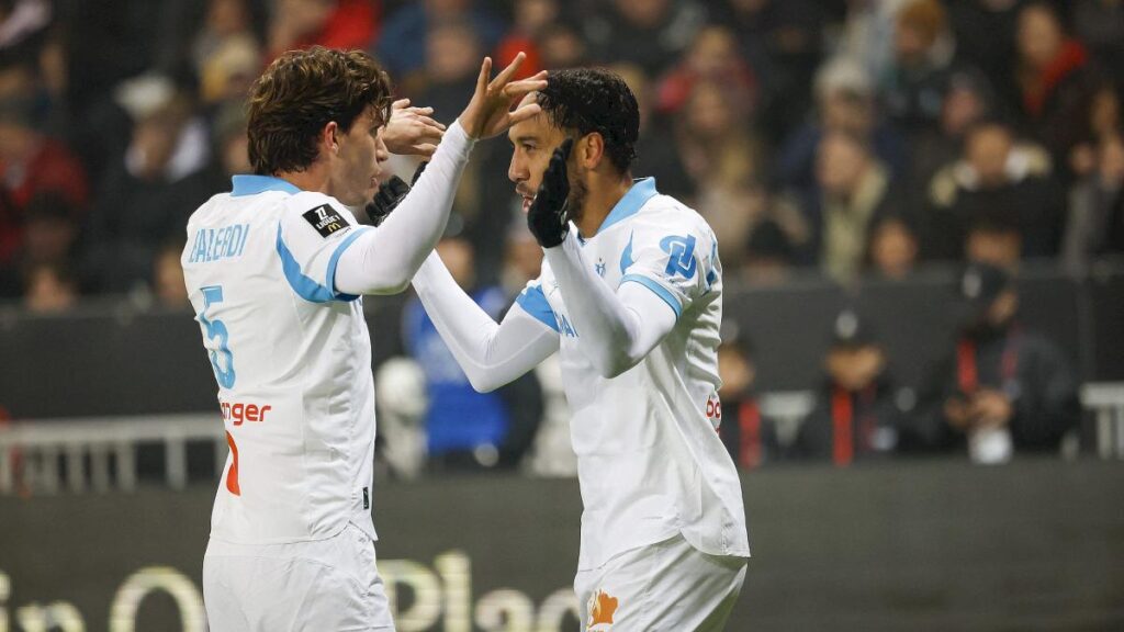 Aubameyang Nets Two Goals in Just Four Minutes!