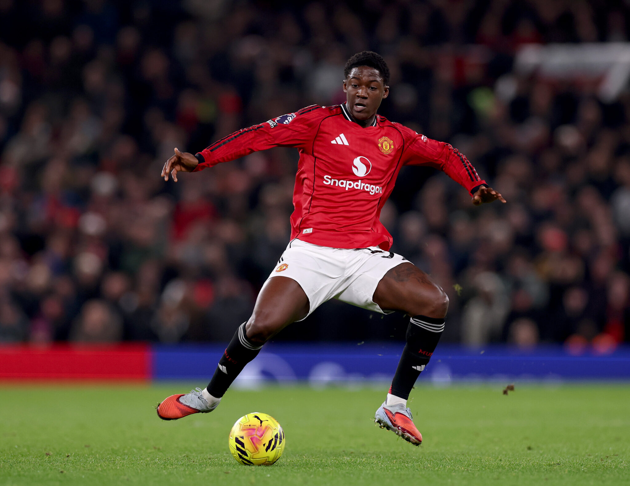 Chelsea Looks to Reignite Interest in Manchester United's Mainoo