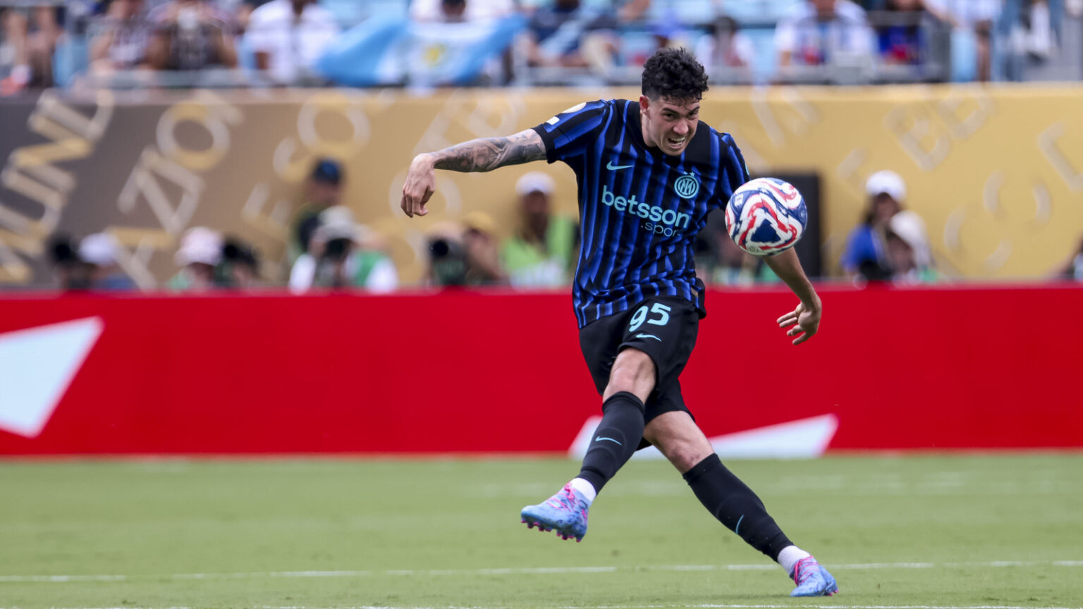 Fabrizio Romano Shares Notable Transfer Update on Barcelona’s Center Back Interest