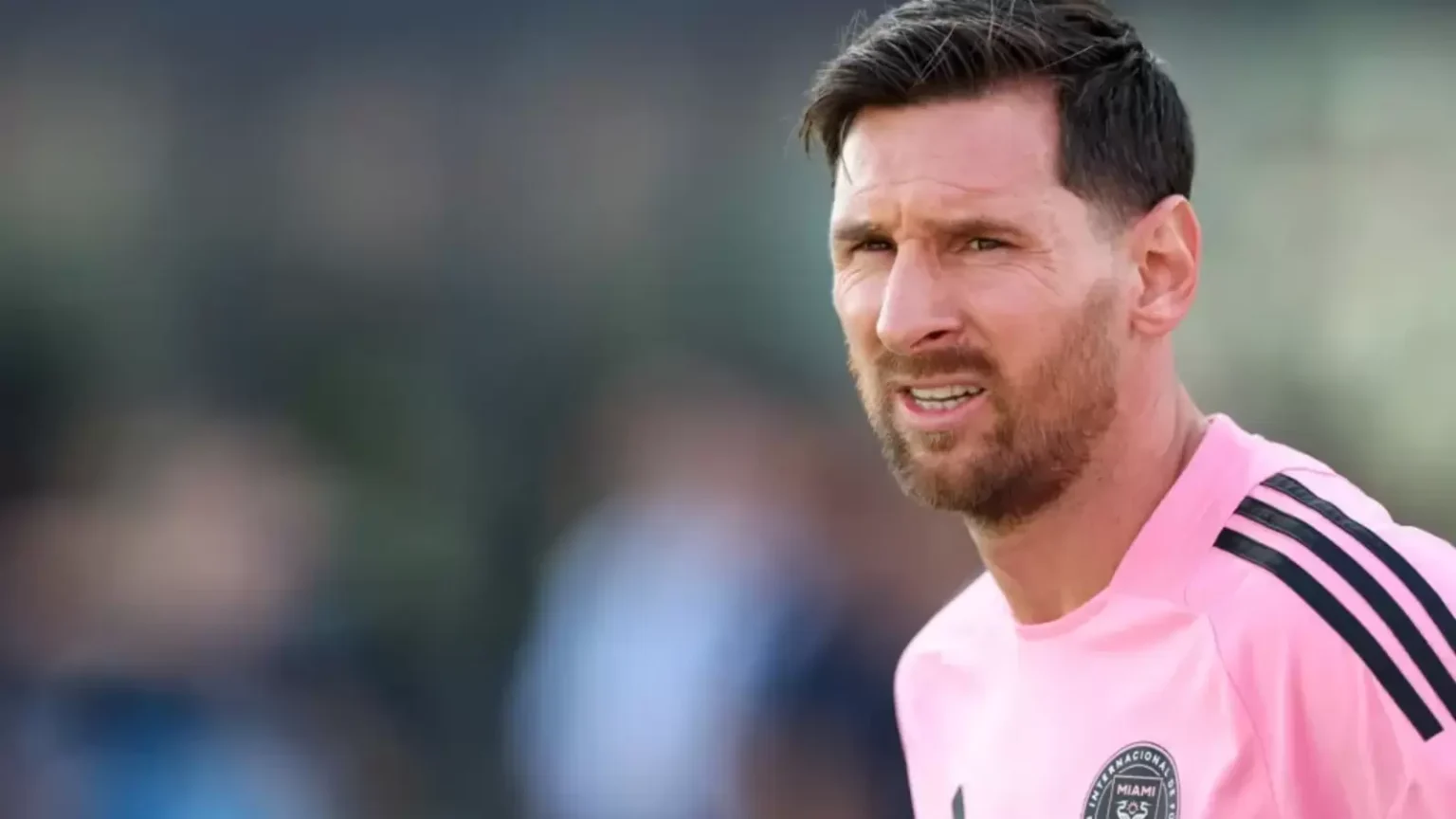 Lionel Messi’s India Visit: Offers Prayers at Vantara and Receives a ₹10.9 Crore Watch Lionel Messi’s India Visit: Offers Prayers at Vantara and Receives a ₹10.9 Crore Watch