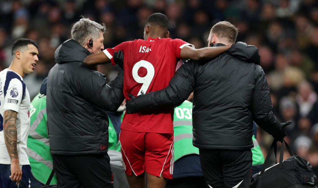 Liverpool’s Isak Undergoes Surgery for Leg Injury