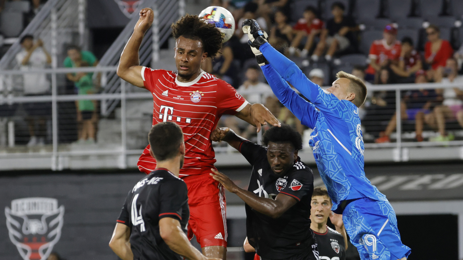 Ruben Amorim Discusses Joshua Zirkzee's Substitution in Match Against Wolverhampton Wanderers