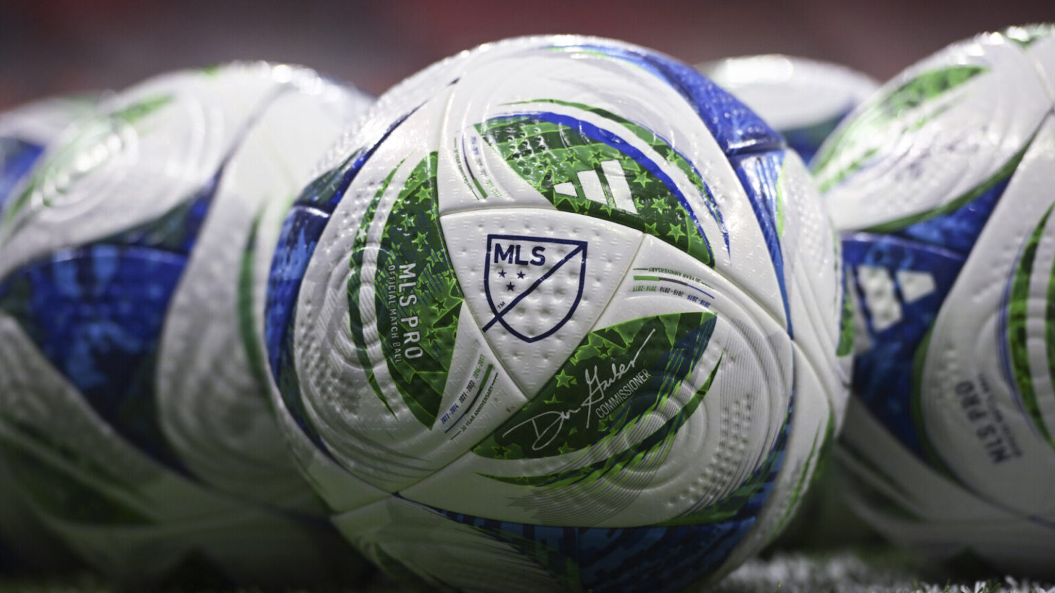 Tottenham Faces Competition from Real Madrid and Manchester United for In-Demand Midfielder