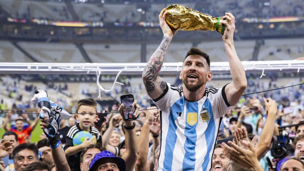 The Flawed Statue of Lionel Messi: An Artistic Misstep The Flawed Statue of Lionel Messi: An Artistic Misstep