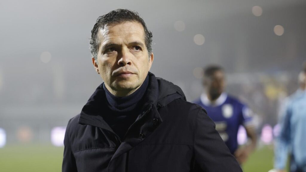 Luis Castro Exposes Journalists at Press Conference: A Shocking Display of Aggression!