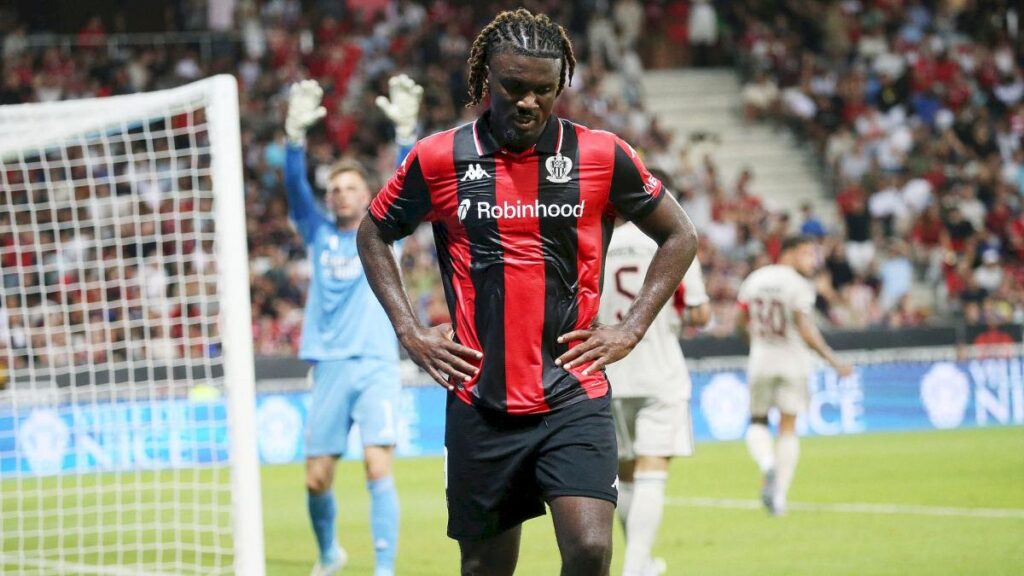 Behind the Scenes of the Intense Clash Between Nice Players and Supporters: Coups, Cries, and Insults Behind the Scenes of the Intense Clash Between Nice Players and Supporters: Coups, Cries, and Insults