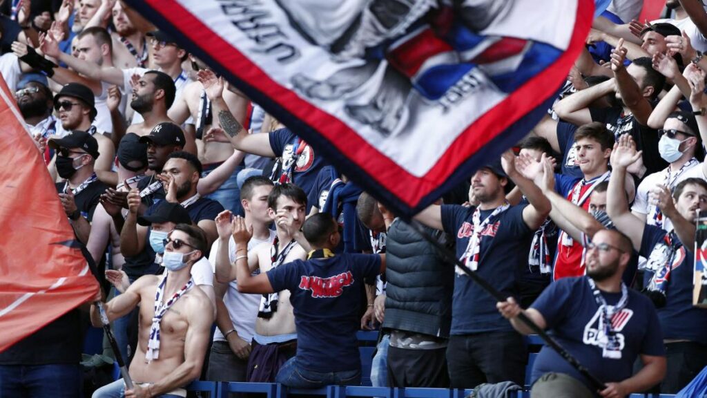 Violent Clash Erupts Between PSG and Metz Fans Violent Clash Erupts Between PSG and Metz Fans