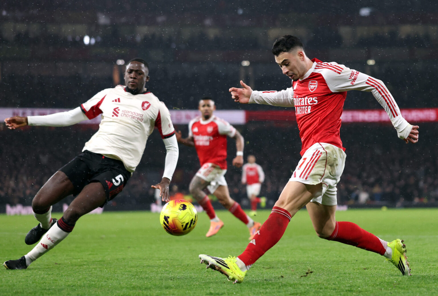 Arsenal’s Martinelli Apologizes for Push Against Bradley