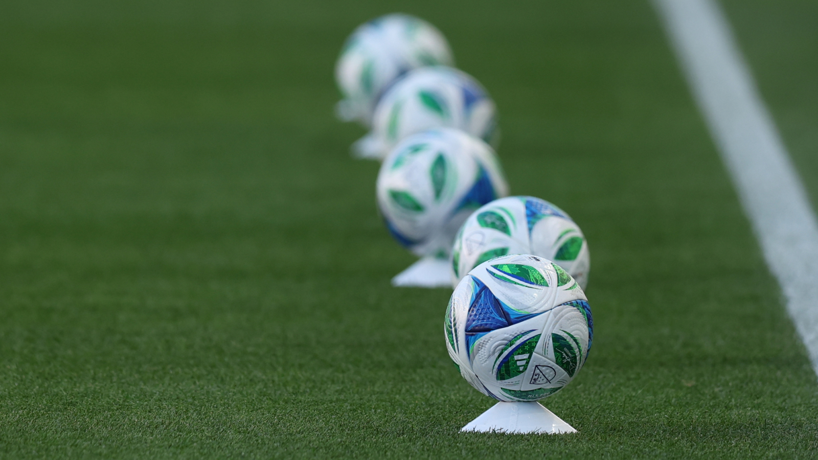 Bayern Munich Competes with Tottenham and Four Other Teams to Sign £100 Million English Midfielder