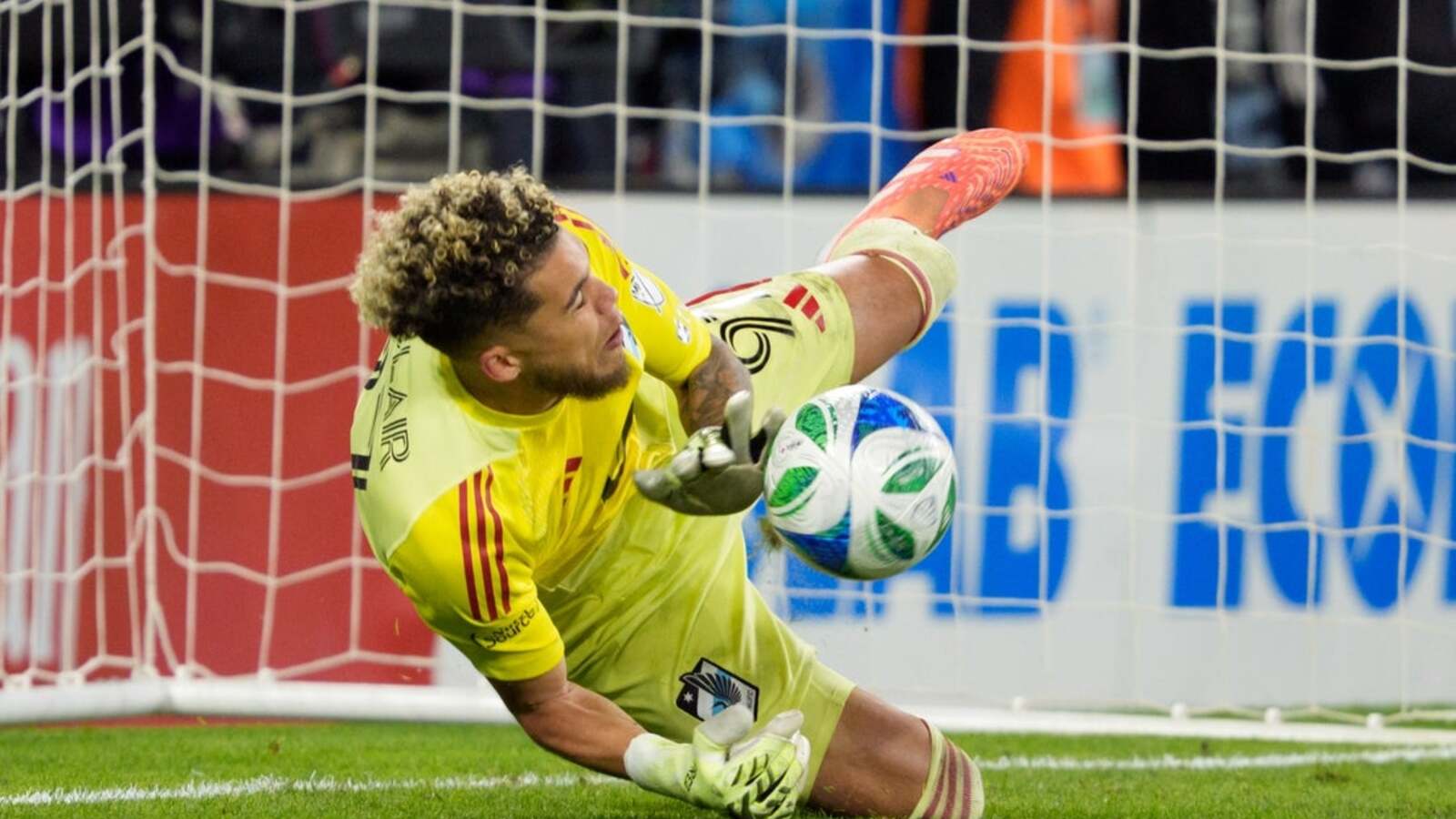 Inter Miami Welcomes 2025 MLS Goalkeeper of the Year, Dayne St. Clair