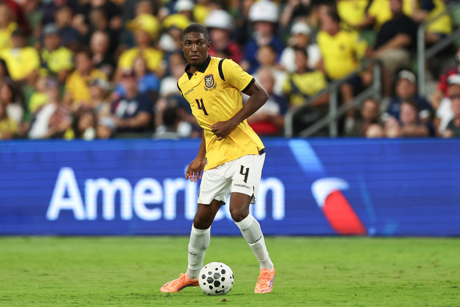 Liverpool Looks to Outpace Chelsea in Signing Ecuador Defender