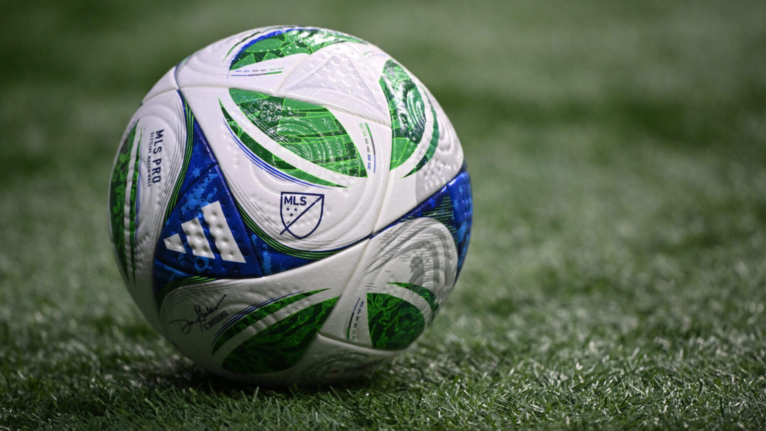 Manchester United Optimistic About Signing Key Midfield Target for 2026