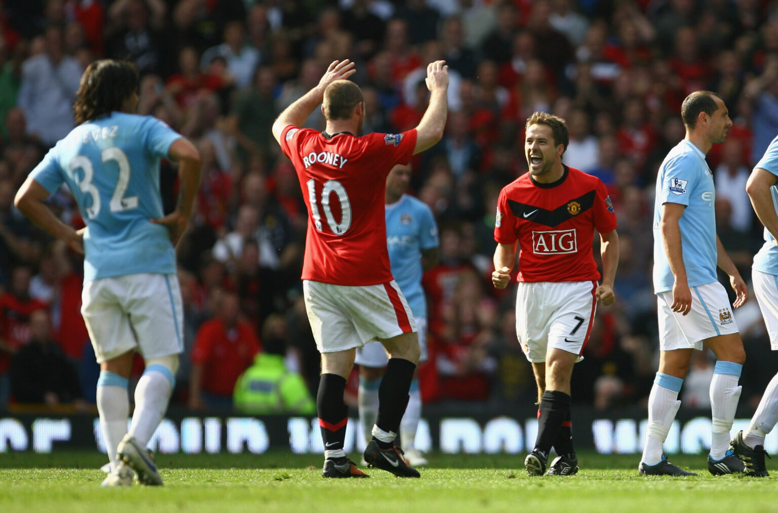 Manchester United Triumphs Over Manchester City 4-3