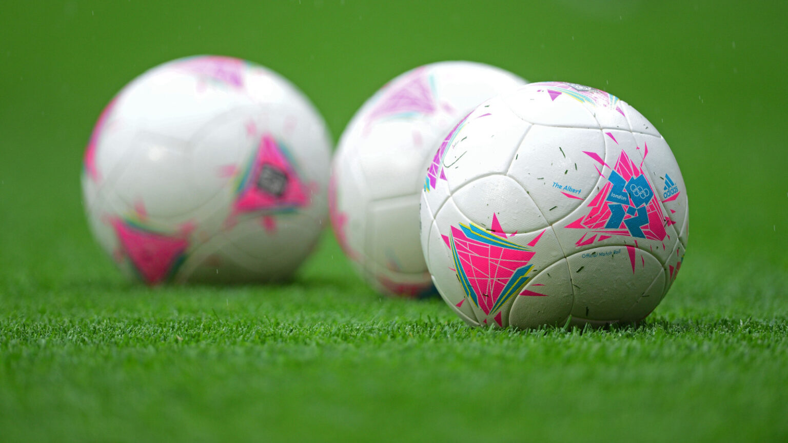 Manchester United and Leeds United Share Points, Highlighting Need for Tactical Flexibility