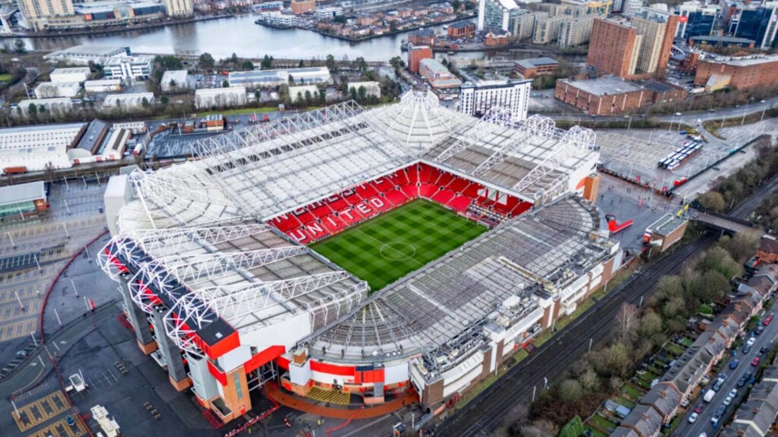 Manchester United in Competition for ‘Pitbull’ Midfielder