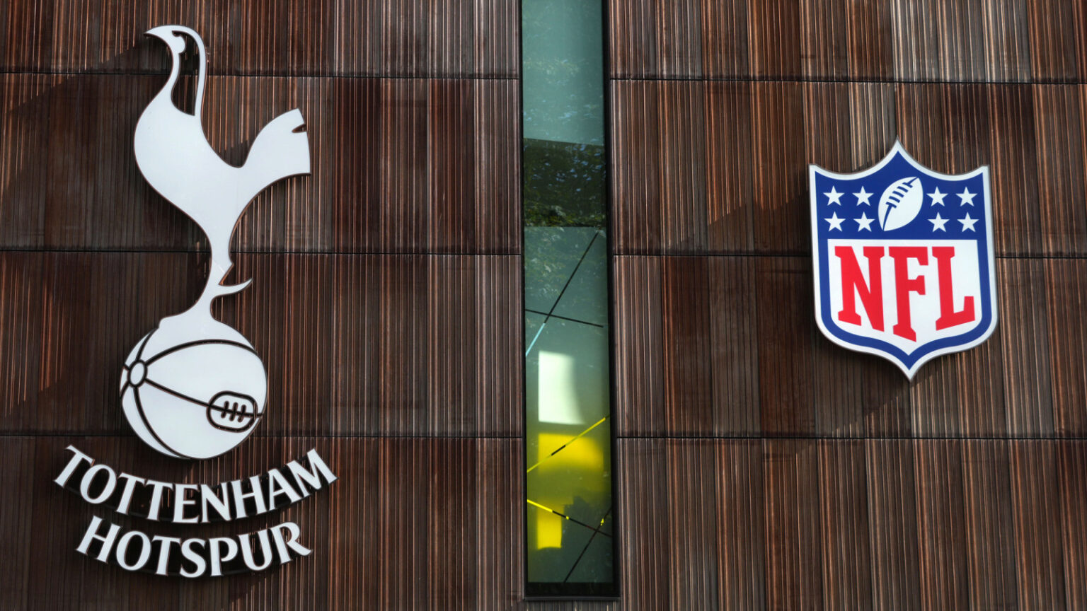 Tottenham Hotspur Offers €40 Million for Midfielder Said to be a Target for Manchester United