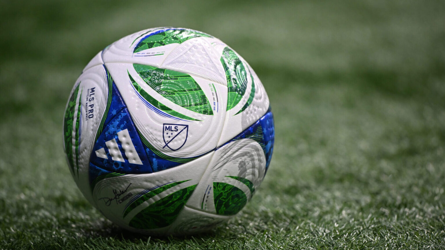 West Bromwich Albion Considers Ex-Manchester United Coach for Managerial Position