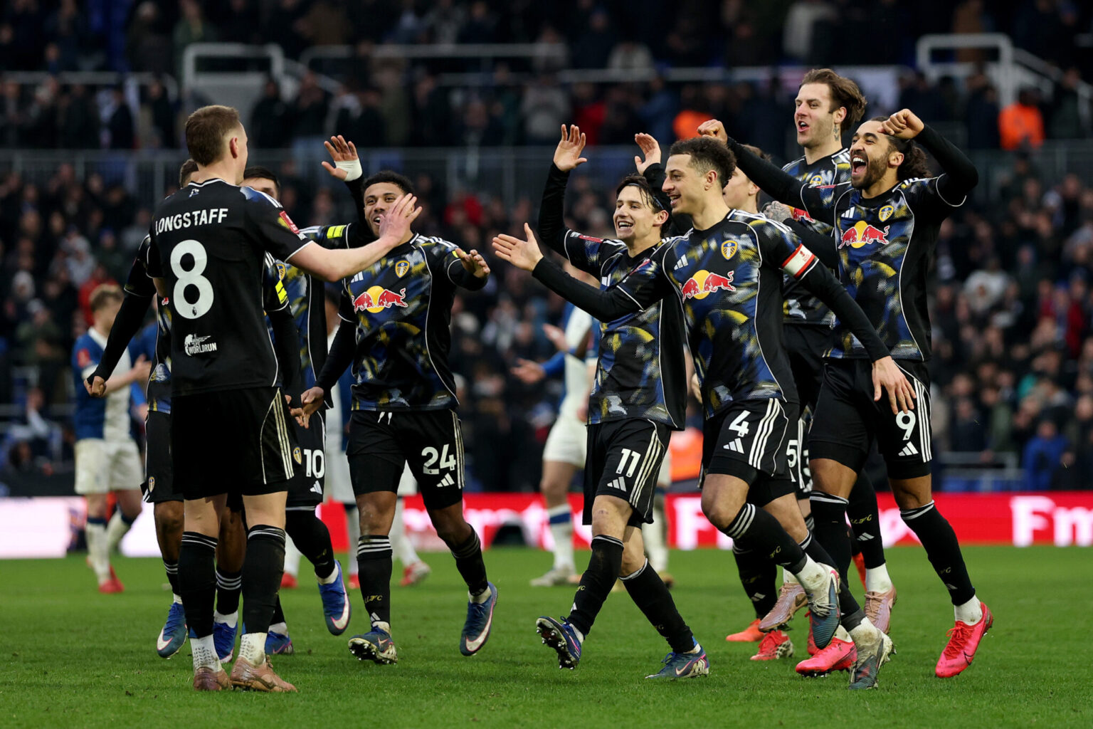 Longstaff Praises Leeds Teammate After Challenging Period